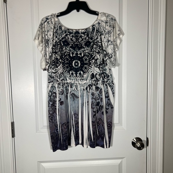 ♟️Apt. 9 Shortsleeve Top♟️ - Picture 2 of 4